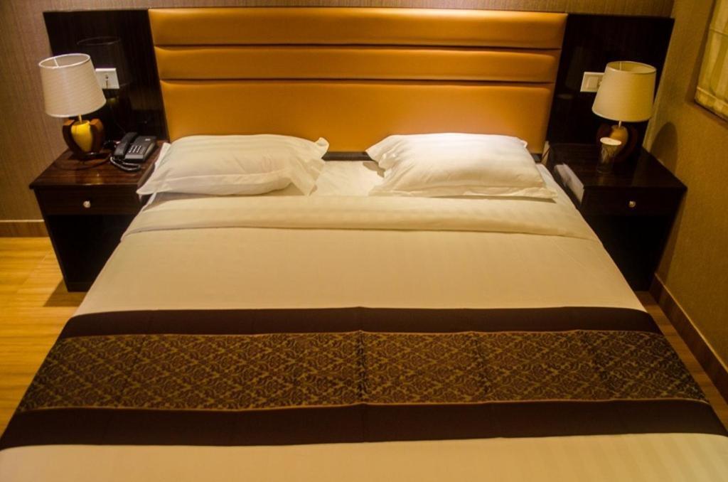Hotel Comfotel Колката Екстериор снимка