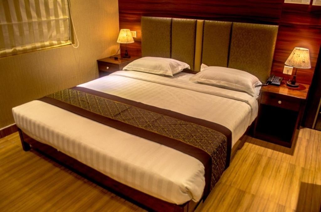 Hotel Comfotel Колката Екстериор снимка