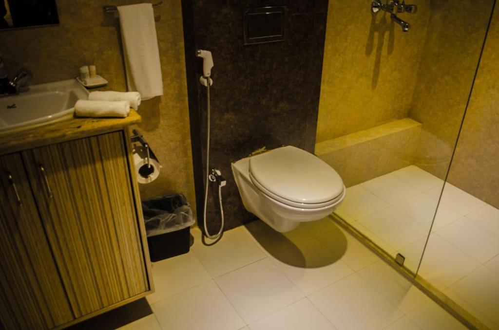 Hotel Comfotel Колката Екстериор снимка