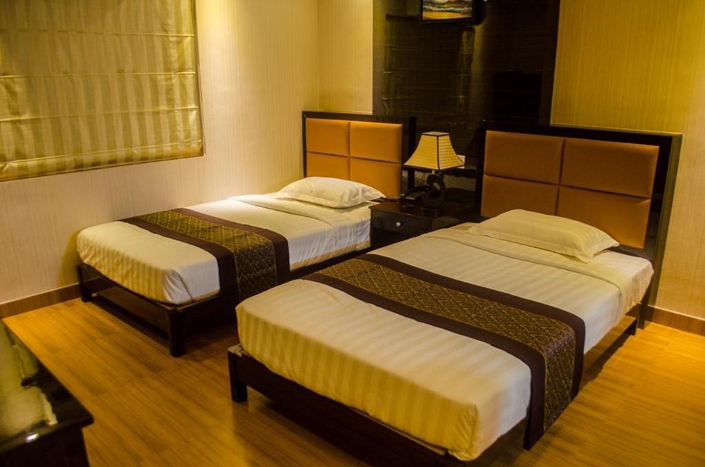 Hotel Comfotel Колката Екстериор снимка