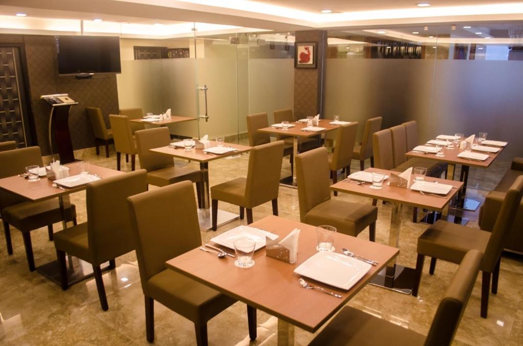 Hotel Comfotel Колката Екстериор снимка