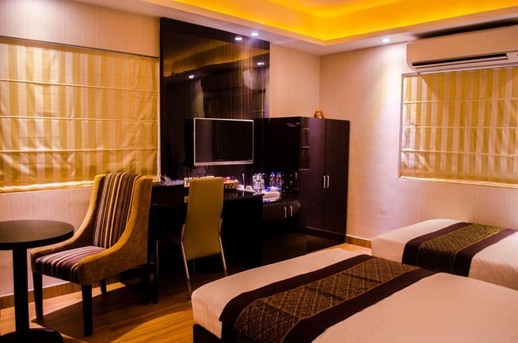 Hotel Comfotel Колката Екстериор снимка