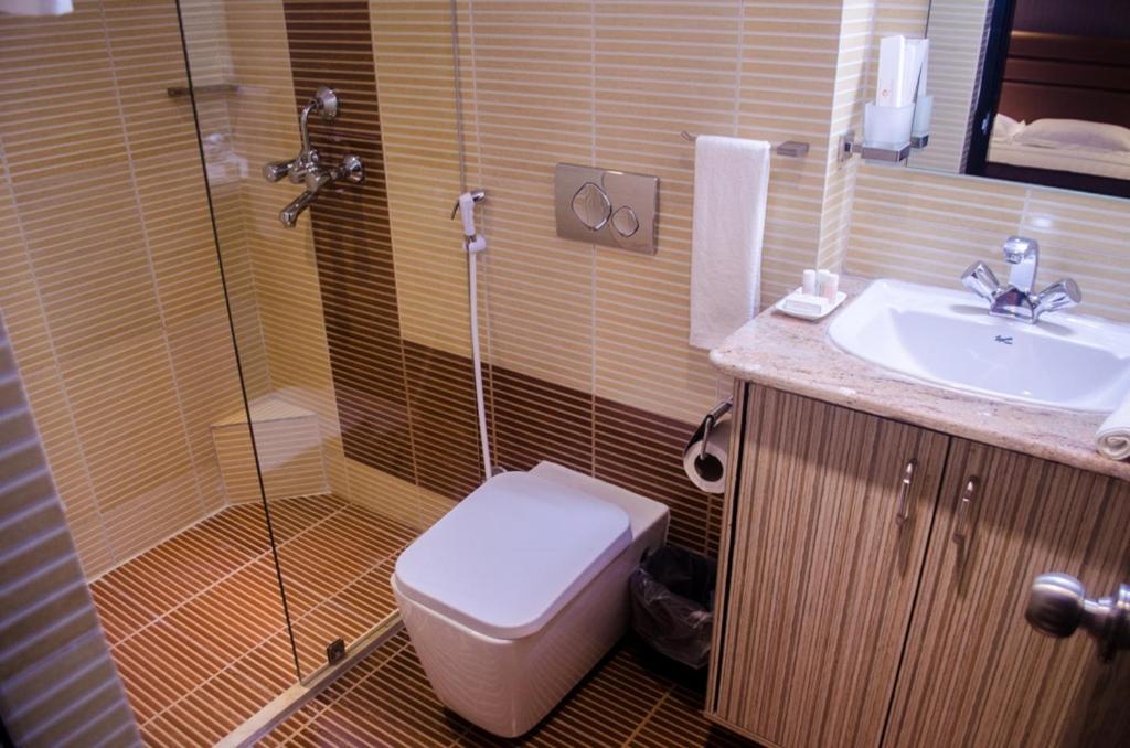 Hotel Comfotel Колката Екстериор снимка
