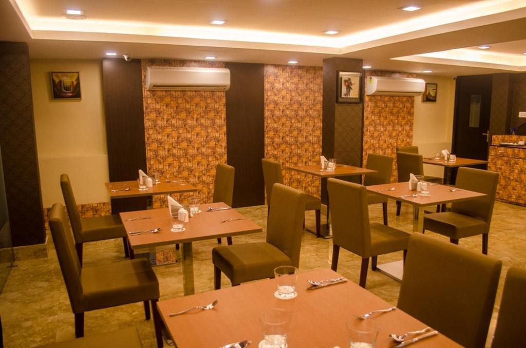 Hotel Comfotel Колката Екстериор снимка