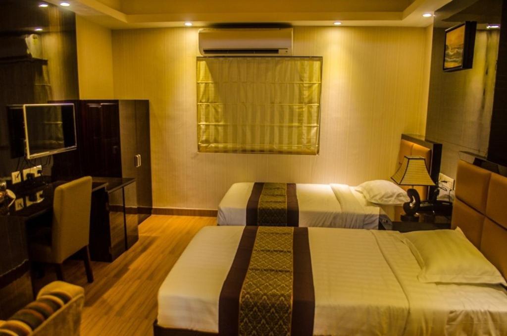 Hotel Comfotel Колката Екстериор снимка