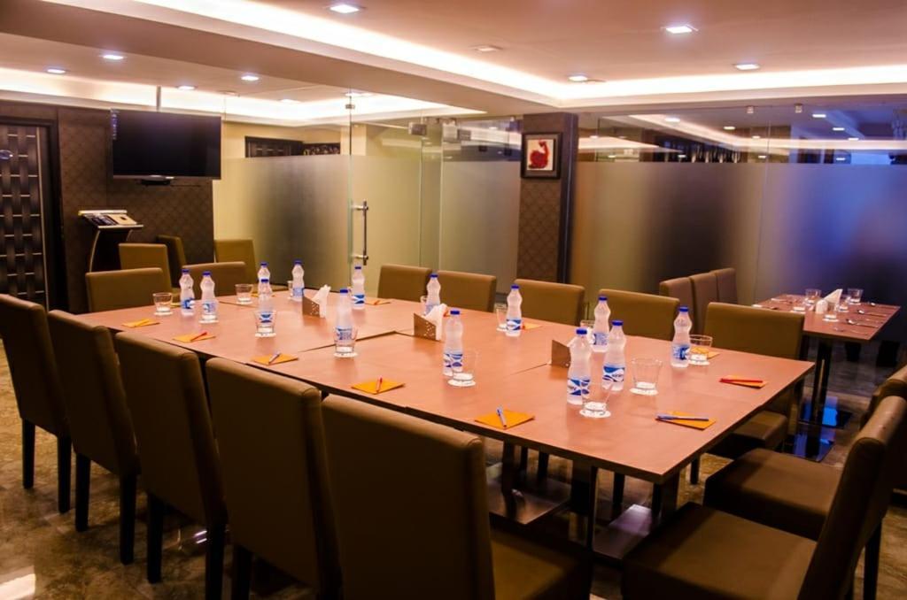 Hotel Comfotel Колката Екстериор снимка