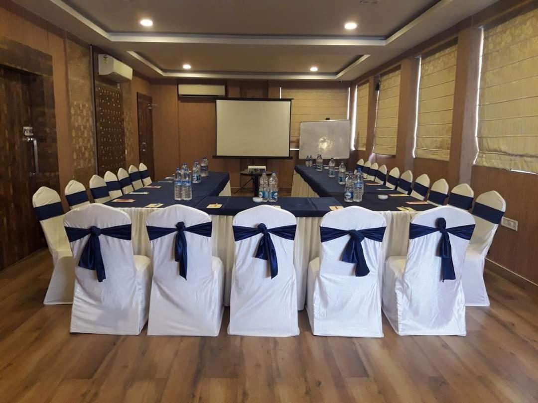 Hotel Comfotel Колката Екстериор снимка
