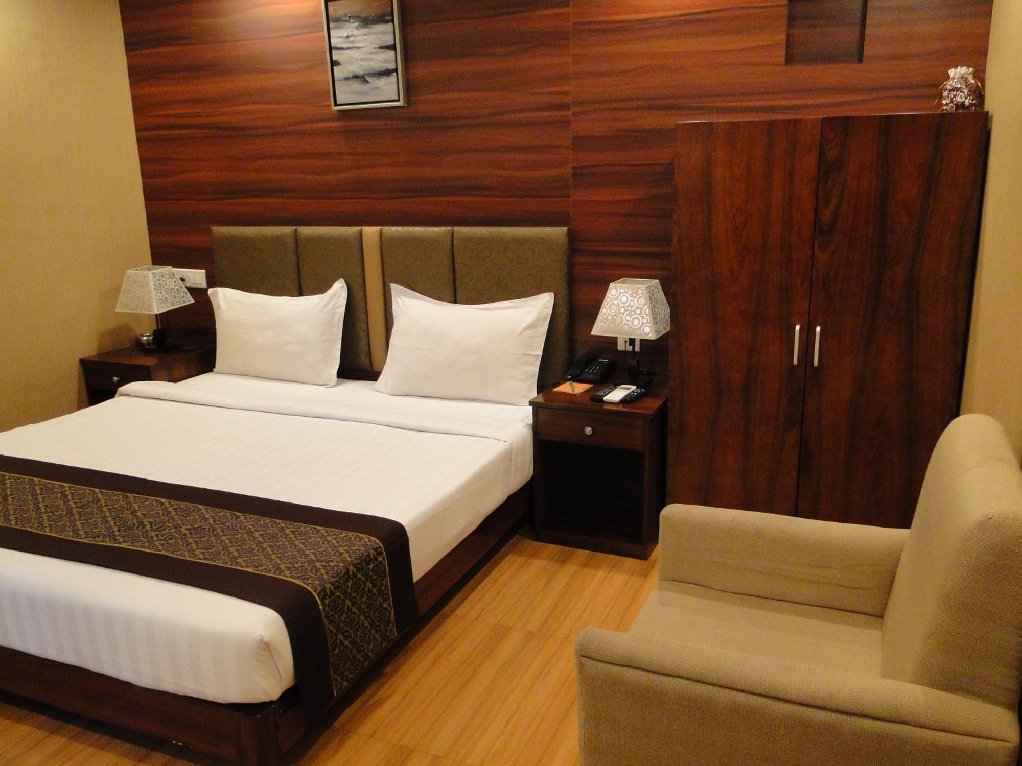 Hotel Comfotel Колката Екстериор снимка