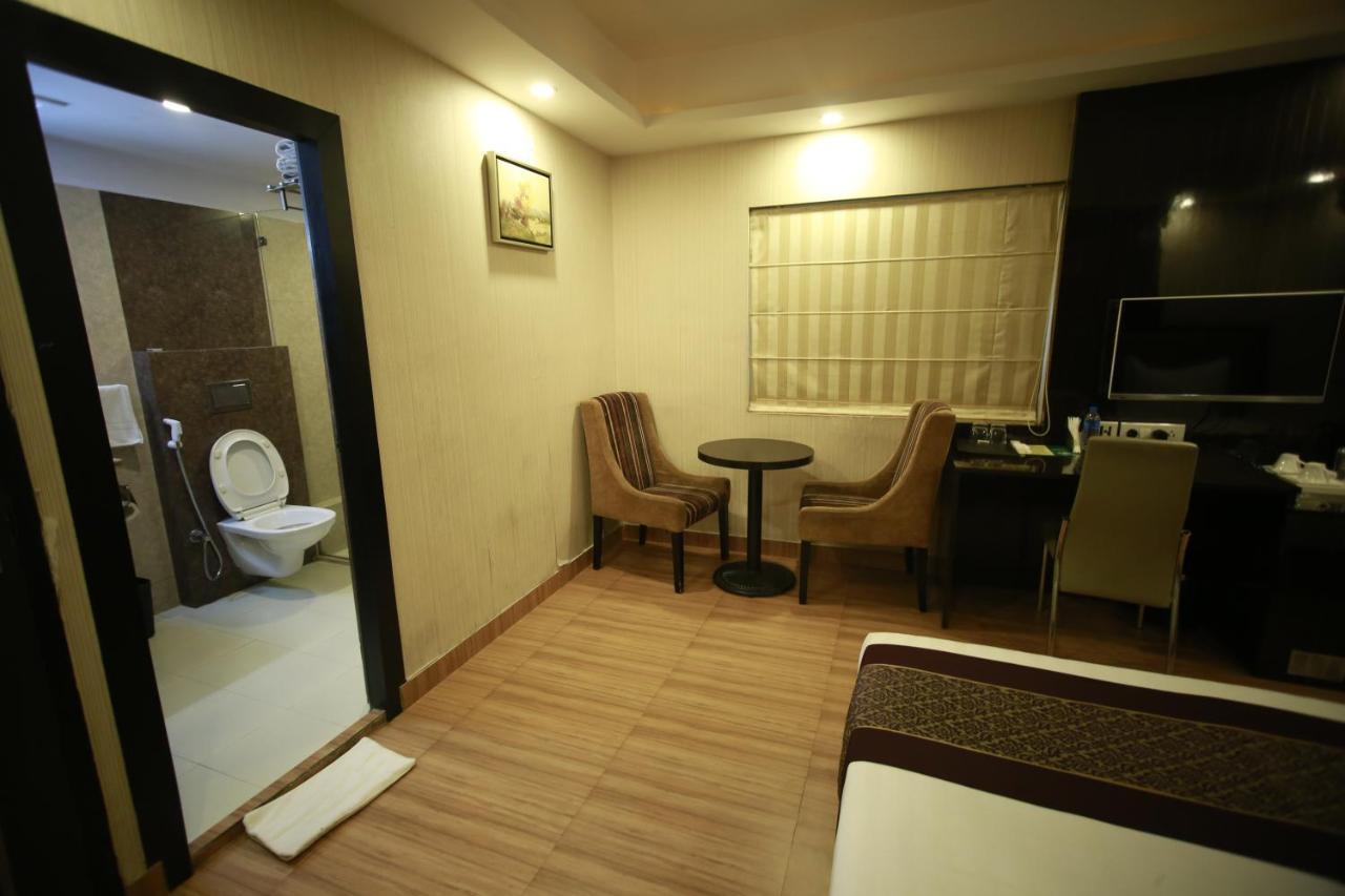 Hotel Comfotel Колката Екстериор снимка