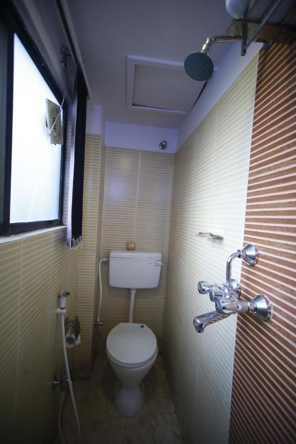 Hotel Comfotel Колката Екстериор снимка