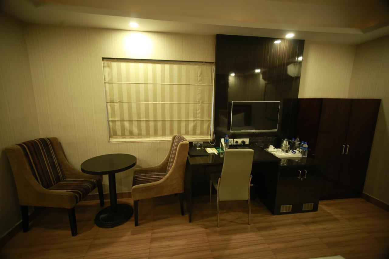 Hotel Comfotel Колката Екстериор снимка