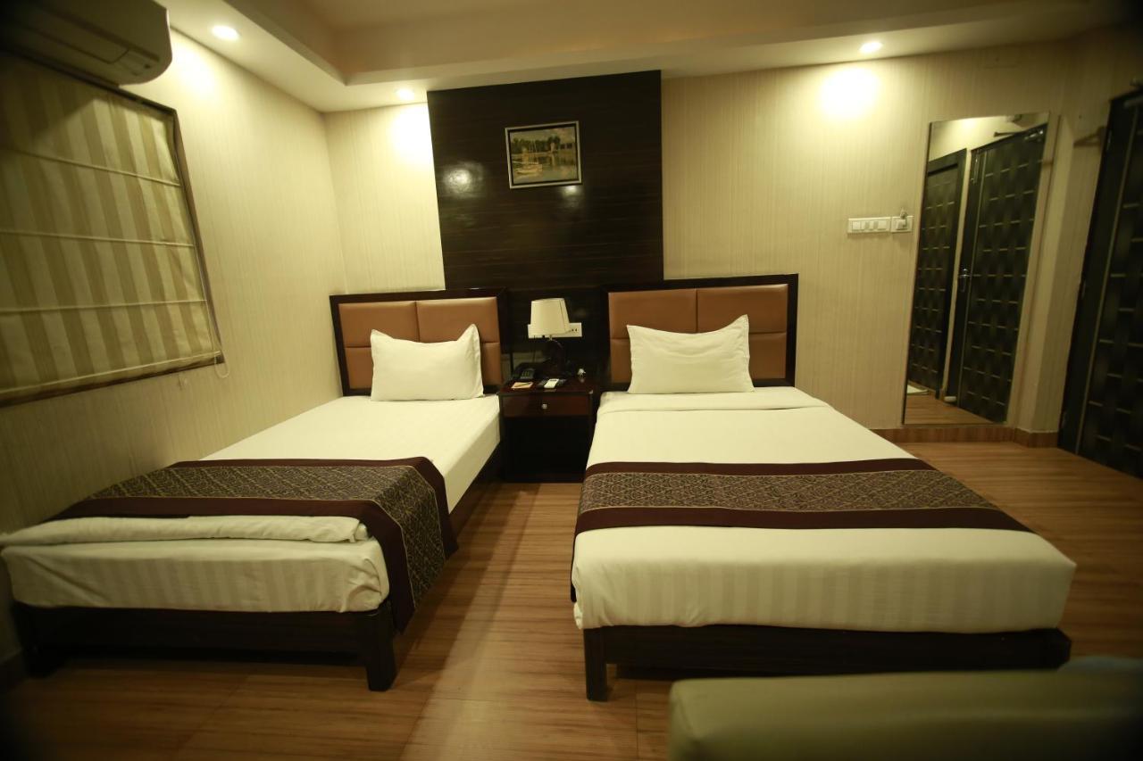 Hotel Comfotel Колката Екстериор снимка