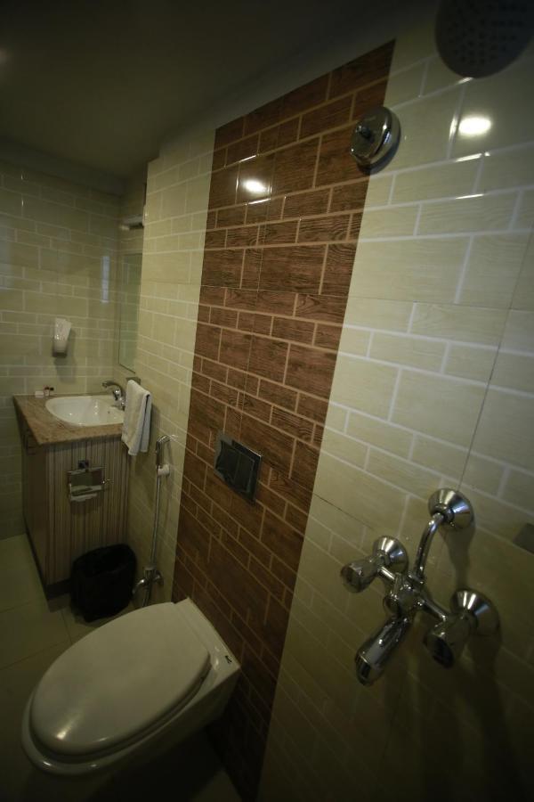 Hotel Comfotel Колката Екстериор снимка