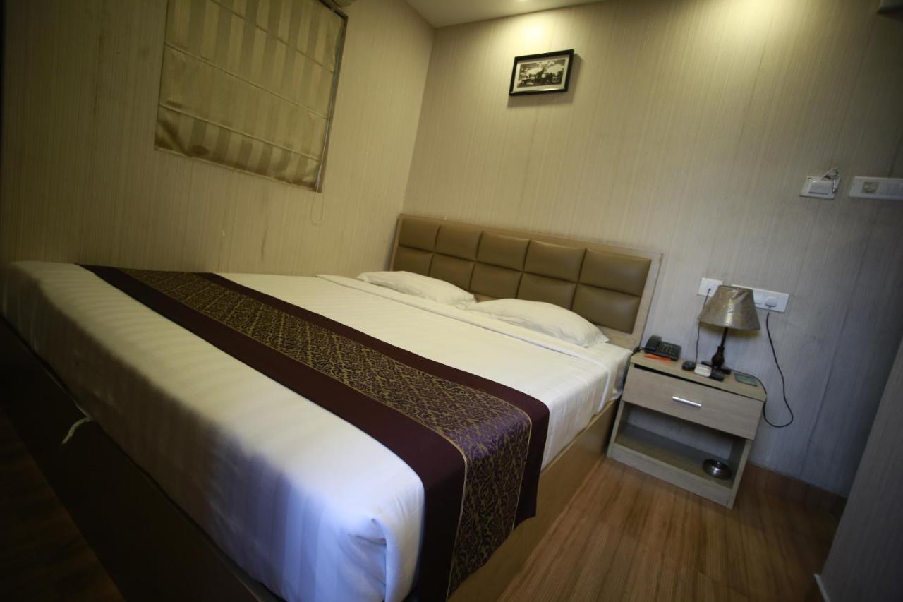 Hotel Comfotel Колката Екстериор снимка