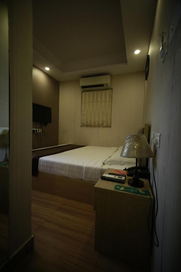 Hotel Comfotel Колката Екстериор снимка