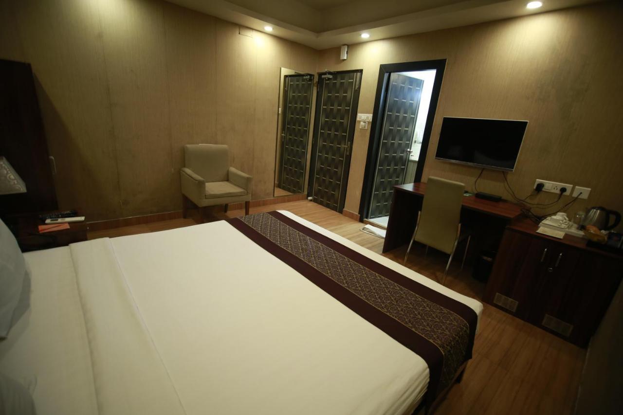 Hotel Comfotel Колката Екстериор снимка