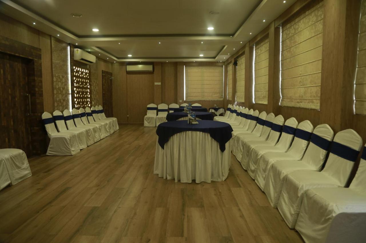 Hotel Comfotel Колката Екстериор снимка